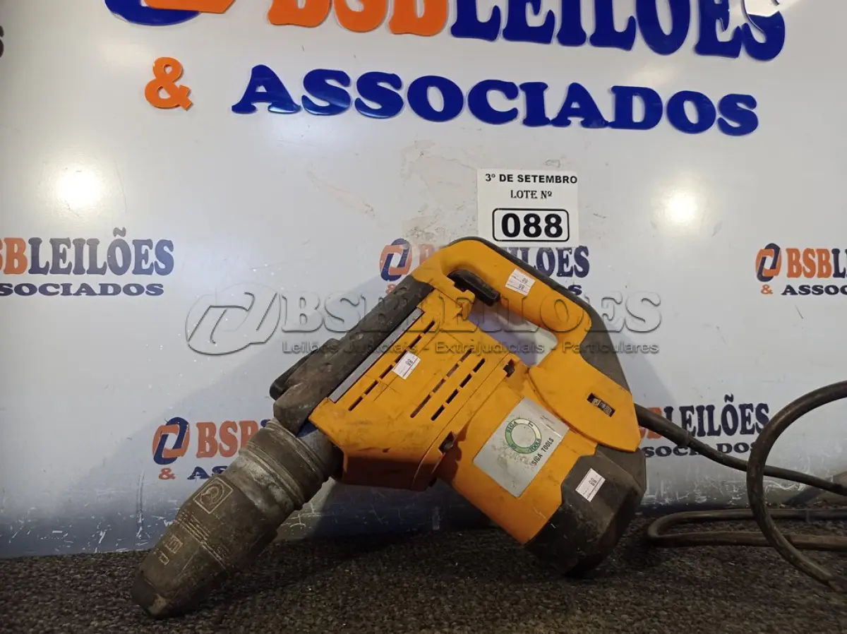 LOTE 088 - 01 MARTELETE. (NO ESTADO) ATENÇÃO! FAZER A VISITAÇÃO ANTES DE ARREMATAR, NÃO SABEMOS SE FUNCIONA. LEILÃO NÃO TEM GARANTIA E NEM DEVOLUÇÃO, SUJEITO A POSSÍVEIS AVARIAS VISÍVEIS/OCULTAS E/OU AUSÊNCIA DE COMPONENTES.