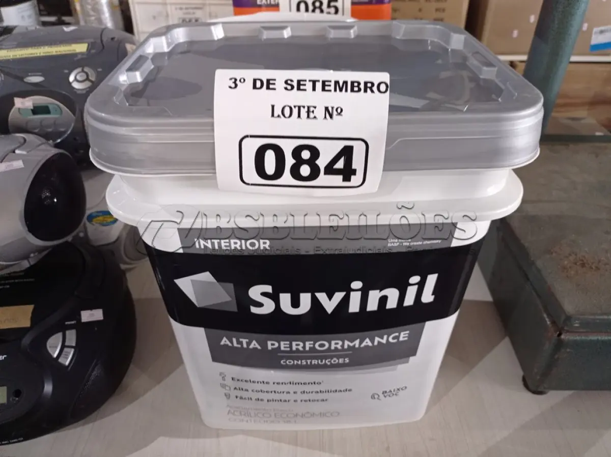 LOTE 084 - 01 BALDE DE TINTA SUVINIL INTERIORES ACRÍLICO FOSCO 18L NA COR FOSCO BRANCO. (NO ESTADO) ATENÇÃO! FAZER A VISITAÇÃO ANTES DE ARREMATAR, NÃO SABEMOS SE FUNCIONA. LEILÃO NÃO TEM GARANTIA E NEM DEVOLUÇÃO, SUJEITO A POSSÍVEIS AVARIAS VISÍVEIS/OCULTAS E/OU AUSÊNCIA DE COMPONENTES.