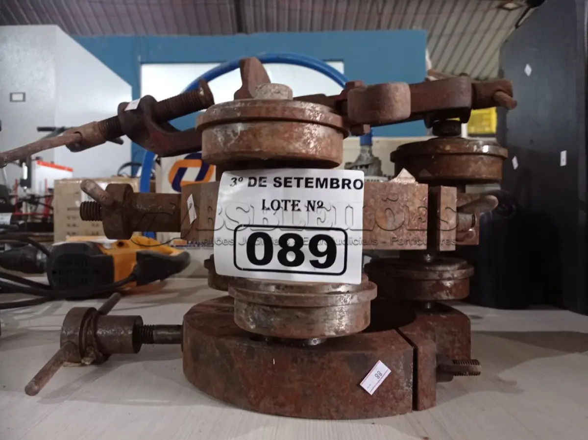 LOTE 089 - 01 PRENSA E 02 CURVADORAS DE TUBOS. (NO ESTADO) ATENÇÃO! FAZER A VISITAÇÃO ANTES DE ARREMATAR, NÃO SABEMOS SE FUNCIONA. LEILÃO NÃO TEM GARANTIA E NEM DEVOLUÇÃO, SUJEITO A POSSÍVEIS AVARIAS VISÍVEIS/OCULTAS E/OU AUSÊNCIA DE COMPONENTES.