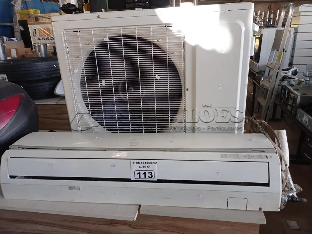 LOTE 113 - 01 CONDENSADORA MARCA PHILCO 2400BTU E 01 EVAPORADORA MARCA LG 24000BTU. (NO ESTADO) ATENÇÃO! FAZER A VISITAÇÃO ANTES DE ARREMATAR, NÃO SABEMOS SE FUNCIONA. LEILÃO NÃO TEM GARANTIA E NEM DEVOLUÇÃO, SUJEITO A POSSÍVEIS AVARIAS VISÍVEIS/OCULTAS E/OU AUSÊNCIA DE COMPONENTES.