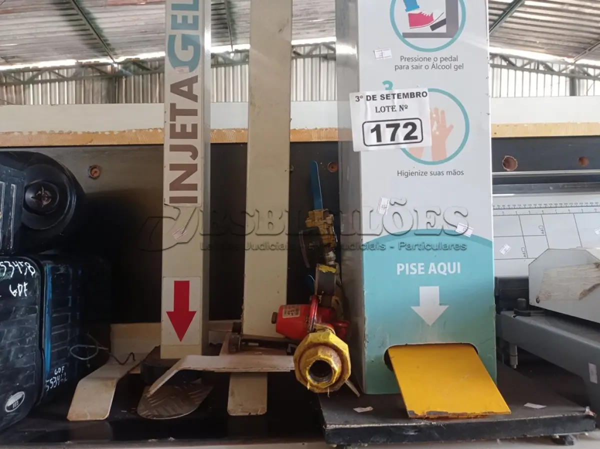 LOTE 172 - 02 DISPENSES PARA ÁLCOOL EM GEL E VÁRIAS CONEXÕES DE GÁS. (NO ESTADO) ATENÇÃO! FAZER A VISITAÇÃO ANTES DE ARREMATAR, NÃO SABEMOS SE FUNCIONA. LEILÃO NÃO TEM GARANTIA E NEM DEVOLUÇÃO, SUJEITO A POSSÍVEIS AVARIAS VISÍVEIS/OCULTAS E/OU AUSÊNCIA DE COMPONENTES.