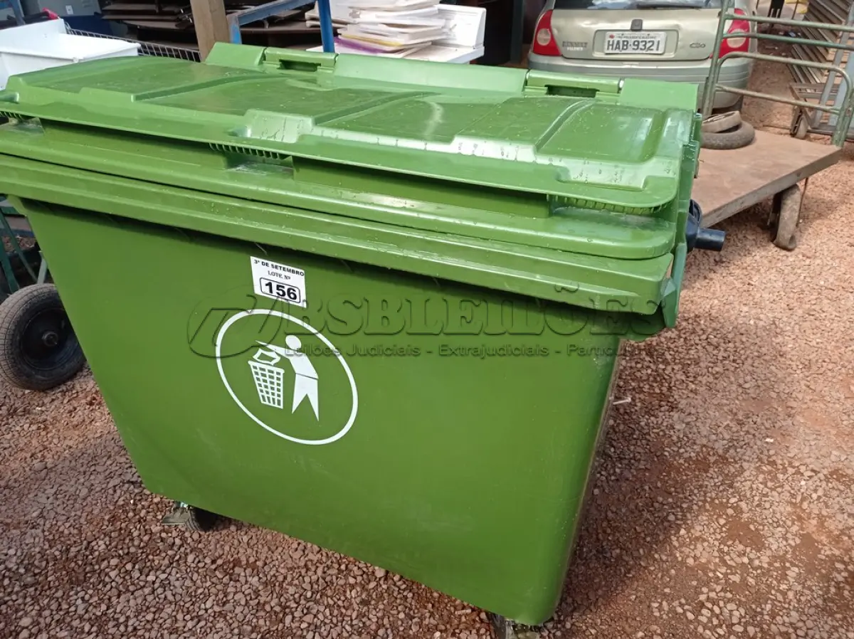 LOTE 156 - 01 CONTAINER HDPE EN840 660LITROS. (NO ESTADO) ATENÇÃO! FAZER A VISITAÇÃO ANTES DE ARREMATAR, NÃO SABEMOS SE FUNCIONA. LEILÃO NÃO TEM GARANTIA E NEM DEVOLUÇÃO, SUJEITO A POSSÍVEIS AVARIAS VISÍVEIS/OCULTAS E/OU AUSÊNCIA DE COMPONENTES.