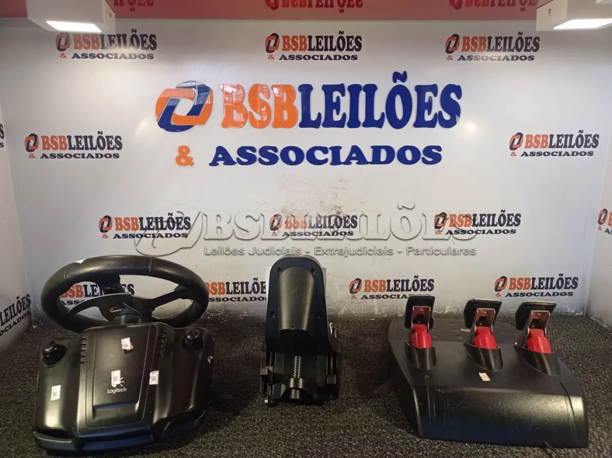 LOTE 011 - 01 VOLANTE, 01 CAMBIO E PEDAIS PARA GAMER DE CORRIDAS. (NO ESTADO) ATENÇÃO! FAZER A VISITAÇÃO ANTES DE ARREMATAR, NÃO SABEMOS SE FUNCIONA. LEILÃO NÃO TEM GARANTIA E NEM DEVOLUÇÃO, SUJEITO A POSSÍVEIS AVARIAS VISÍVEIS/OCULTAS E/OU AUSÊNCIA DE COMPONENTES.