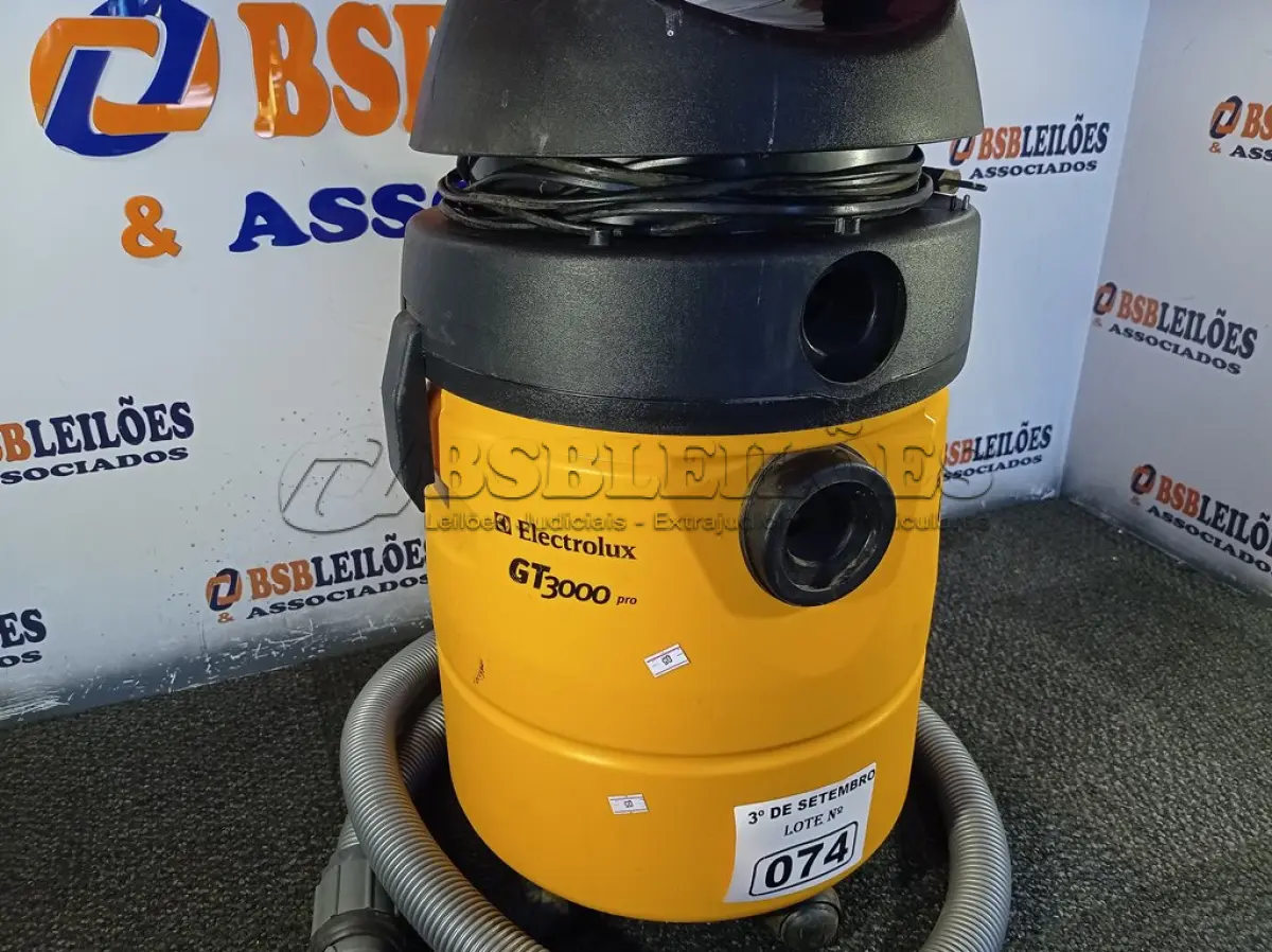 LOTE 074 - 01 ASPIRADOR DE PÓ MARCA ELECTROLUX MODELO GT3000. (NO ESTADO) ATENÇÃO! FAZER A VISITAÇÃO ANTES DE ARREMATAR, NÃO SABEMOS SE FUNCIONA. LEILÃO NÃO TEM GARANTIA E NEM DEVOLUÇÃO, SUJEITO A POSSÍVEIS AVARIAS VISÍVEIS/OCULTAS E/OU AUSÊNCIA DE COMPONENTES.