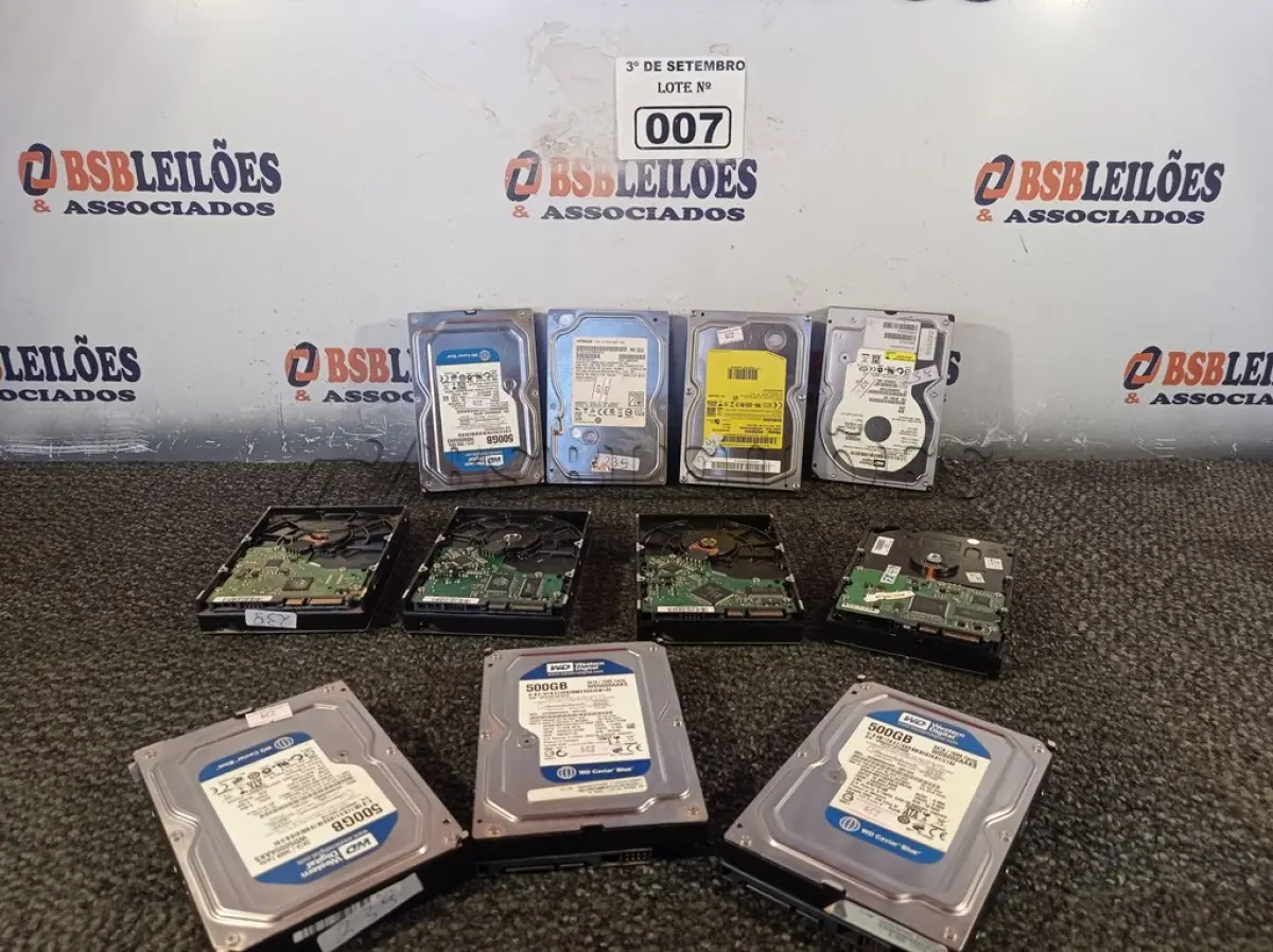 LOTE 007 - 11 HARD DISC MARCAS E MODELOS DIVERSOS. (NO ESTADO) ATENÇÃO! FAZER A VISITAÇÃO ANTES DE ARREMATAR, NÃO SABEMOS SE FUNCIONA. LEILÃO NÃO TEM GARANTIA E NEM DEVOLUÇÃO, SUJEITO A POSSÍVEIS AVARIAS VISÍVEIS/OCULTAS E/OU AUSÊNCIA DE COMPONENTES.
