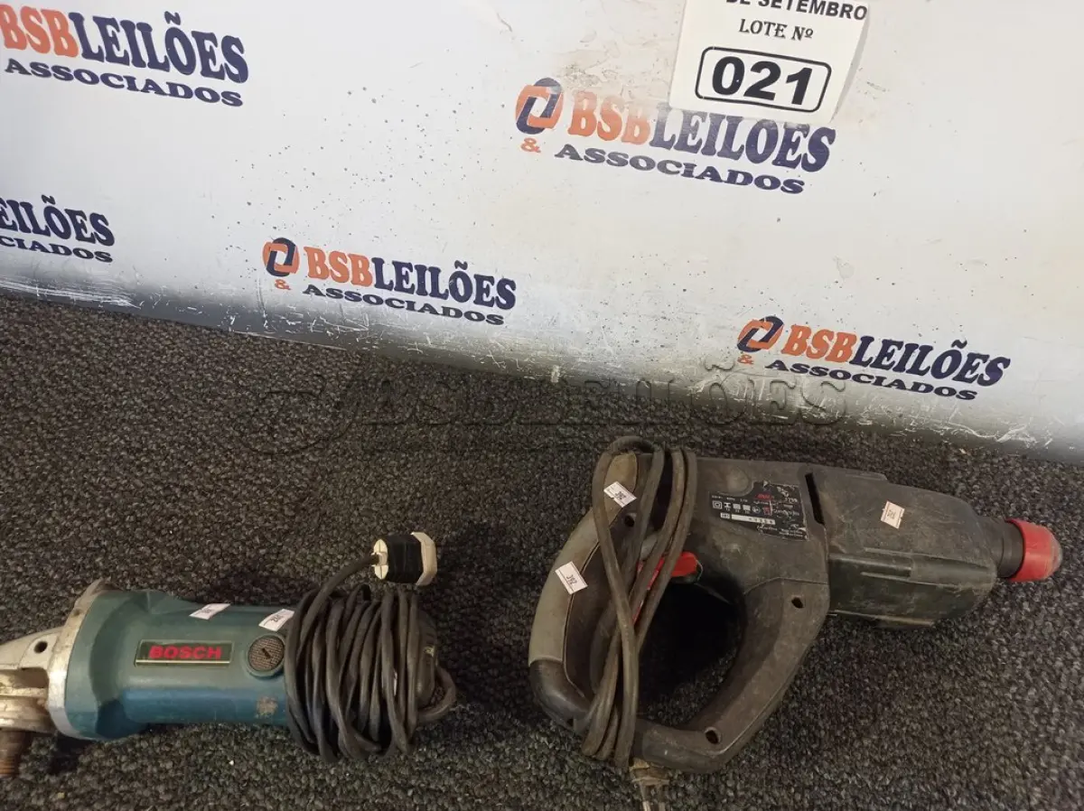 LOTE 021 - 01 FURADEIRA DE IMPACTO E 01 ESMERILHADEIRA MARCAS E MODELOS DIVERSOS COM AVARIAS. (NO ESTADO) ATENÇÃO! FAZER A VISITAÇÃO ANTES DE ARREMATAR, NÃO SABEMOS SE FUNCIONA. LEILÃO NÃO TEM GARANTIA E NEM DEVOLUÇÃO, SUJEITO A POSSÍVEIS AVARIAS VISÍVEIS/OCULTAS E/OU AUSÊNCIA DE COMPONENTES.