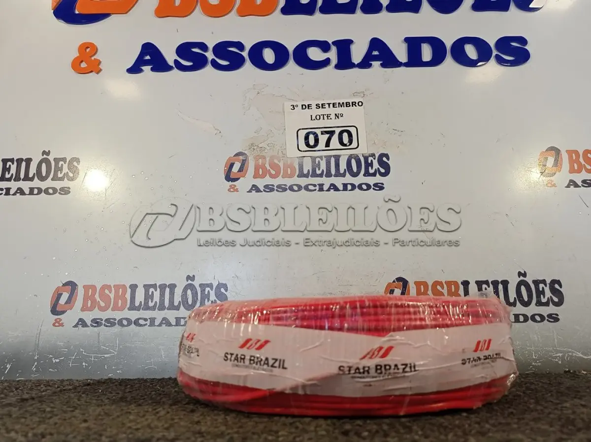 LOTE 070 - 01 ROLO DE CABO FLEXÍVEL 100M, 4MM NA COR VERMELHA. (NO ESTADO) ATENÇÃO! FAZER A VISITAÇÃO ANTES DE ARREMATAR, NÃO SABEMOS SE FUNCIONA. LEILÃO NÃO TEM GARANTIA E NEM DEVOLUÇÃO, SUJEITO A POSSÍVEIS AVARIAS VISÍVEIS/OCULTAS E/OU AUSÊNCIA DE COMPONENTES.