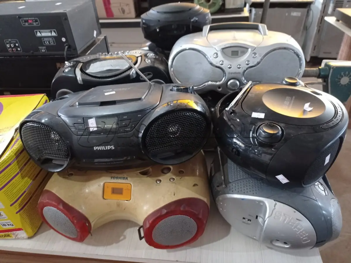 LOTE 126 - 10 APARELHOS DE SOM MARCAS E MODELOS DIVERSOS COM AVARIAS. (NO ESTADO) ATENÇÃO! FAZER A VISITAÇÃO ANTES DE ARREMATAR, NÃO SABEMOS SE FUNCIONA. LEILÃO NÃO TEM GARANTIA E NEM DEVOLUÇÃO, SUJEITO A POSSÍVEIS AVARIAS VISÍVEIS/OCULTAS E/OU AUSÊNCIA DE COMPONENTES.