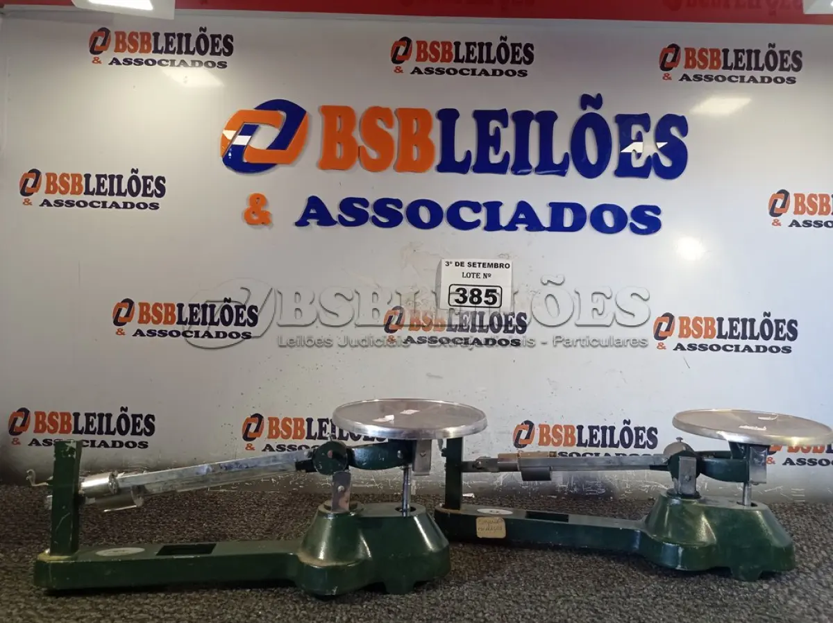 LOTE 385 - 02 BALANÇAS ANALÓGICAS. (NO ESTADO) ATENÇÃO! FAZER A VISITAÇÃO ANTES DE ARREMATAR, NÃO SABEMOS SE FUNCIONA. LEILÃO NÃO TEM GARANTIA E NEM DEVOLUÇÃO, SUJEITO A POSSÍVEIS AVARIAS VISÍVEIS/OCULTAS E/OU AUSÊNCIA DE COMPONENTES.