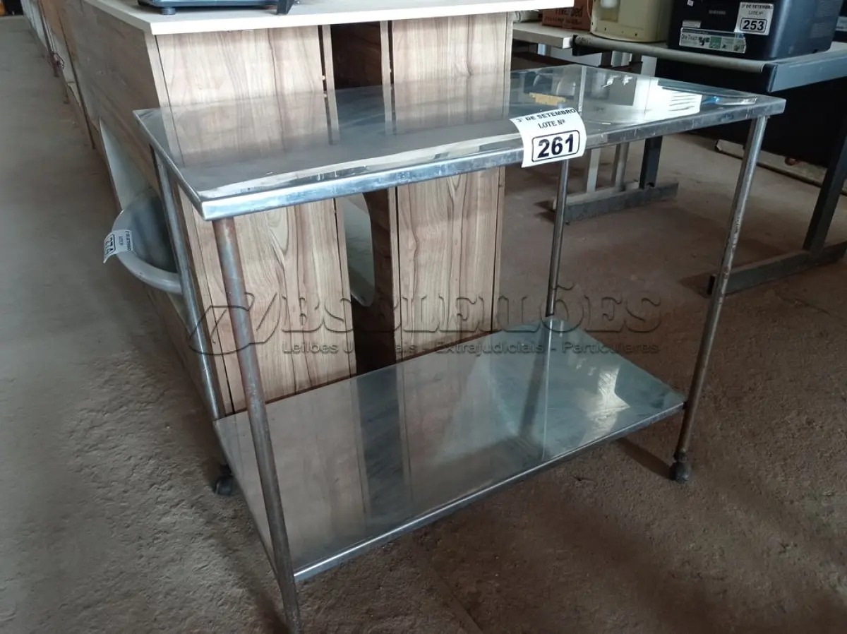 LOTE 261