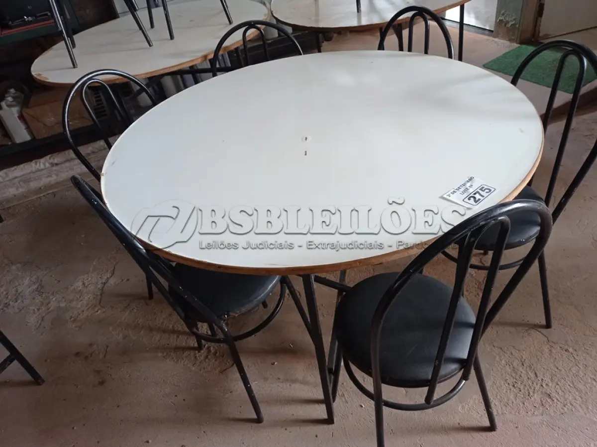 LOTE 275 - 01 MESA DE FERRO COM BASE DOBRÁVEL, TAMPO EM MADEIRA E 06 CADEIRAS DE FERRO COM ASSENTO ALMOFADADO. (NO ESTADO) ATENÇÃO! FAZER A VISITAÇÃO ANTES DE ARREMATAR, NÃO SABEMOS SE FUNCIONA. LEILÃO NÃO TEM GARANTIA E NEM DEVOLUÇÃO, SUJEITO A POSSÍVEIS AVARIAS VISÍVEIS/OCULTAS E/OU AUSÊNCIA DE COMPONENTES.