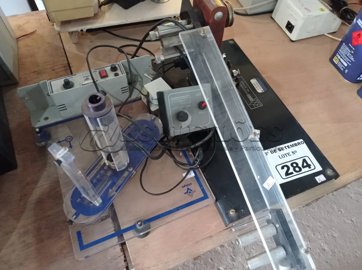LOTE 284 - 02 APARELHOS DIVERSOS. (NO ESTADO) ATENÇÃO! FAZER A VISITAÇÃO ANTES DE ARREMATAR, NÃO SABEMOS SE FUNCIONA. LEILÃO NÃO TEM GARANTIA E NEM DEVOLUÇÃO, SUJEITO A POSSÍVEIS AVARIAS VISÍVEIS/OCULTAS E/OU AUSÊNCIA DE COMPONENTES.