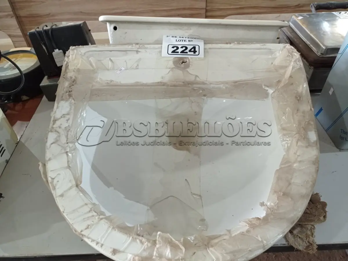 LOTE 224 - 02 CUBAS MARCAS E MODELOS DIVERSOS. (NO ESTADO) ATENÇÃO! FAZER A VISITAÇÃO ANTES DE ARREMATAR, NÃO SABEMOS SE FUNCIONA. LEILÃO NÃO TEM GARANTIA E NEM DEVOLUÇÃO, SUJEITO A POSSÍVEIS AVARIAS VISÍVEIS/OCULTAS E/OU AUSÊNCIA DE COMPONENTES.