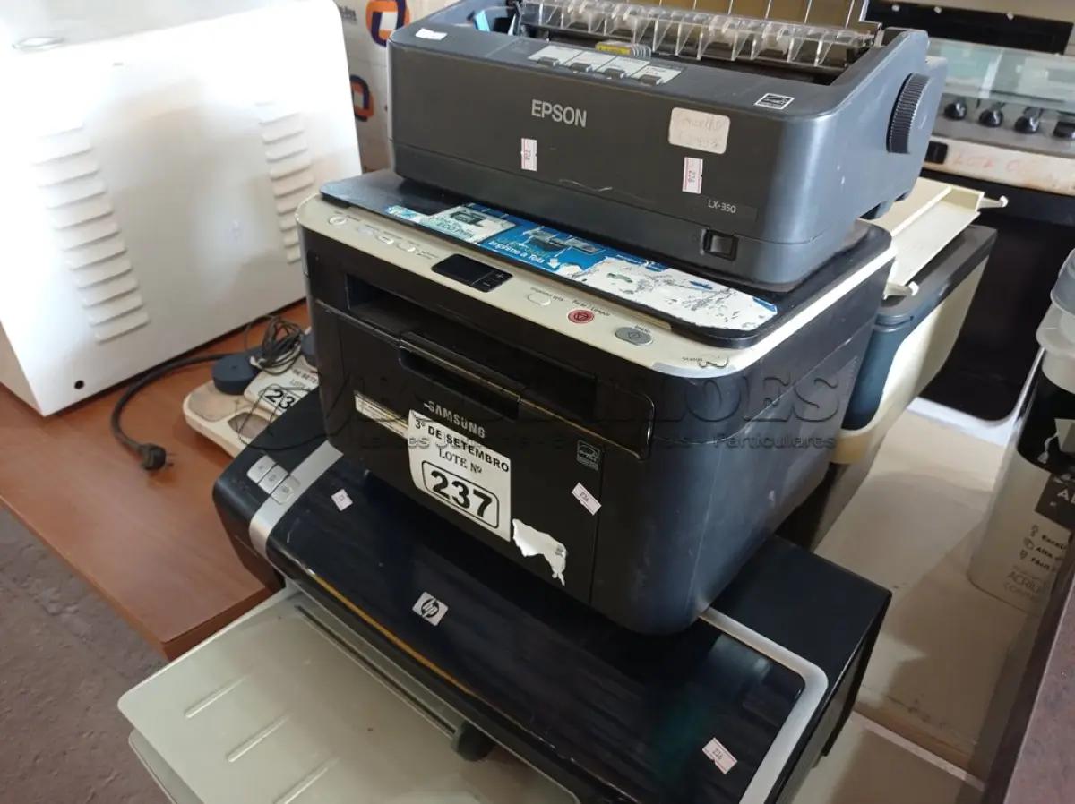 LOTE 237 - 05 IMPRESSORAS MARCAS E MODELOS DIVERSOS. (NO ESTADO) ATENÇÃO! FAZER A VISITAÇÃO ANTES DE ARREMATAR, NÃO SABEMOS SE FUNCIONA. LEILÃO NÃO TEM GARANTIA E NEM DEVOLUÇÃO, SUJEITO A POSSÍVEIS AVARIAS VISÍVEIS/OCULTAS E/OU AUSÊNCIA DE COMPONENTES.