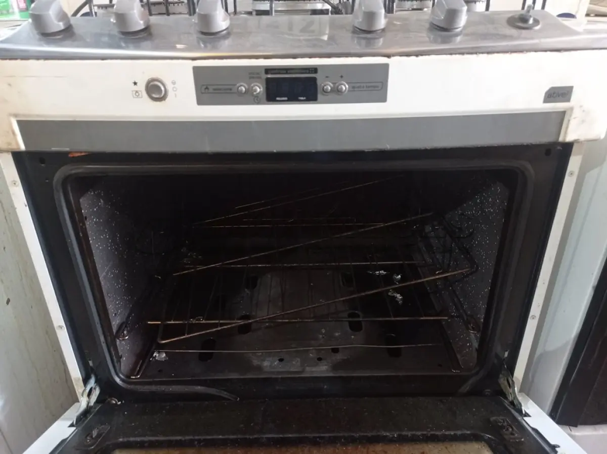LOTE 212 - 01 FOGÃO A GÁS 05 BOCAS MARCA BRASTEMP INCOMPLETO. (NO ESTADO) ATENÇÃO! FAZER A VISITAÇÃO ANTES DE ARREMATAR, NÃO SABEMOS SE FUNCIONA. LEILÃO NÃO TEM GARANTIA E NEM DEVOLUÇÃO, SUJEITO A POSSÍVEIS AVARIAS VISÍVEIS/OCULTAS E/OU AUSÊNCIA DE COMPONENTES.