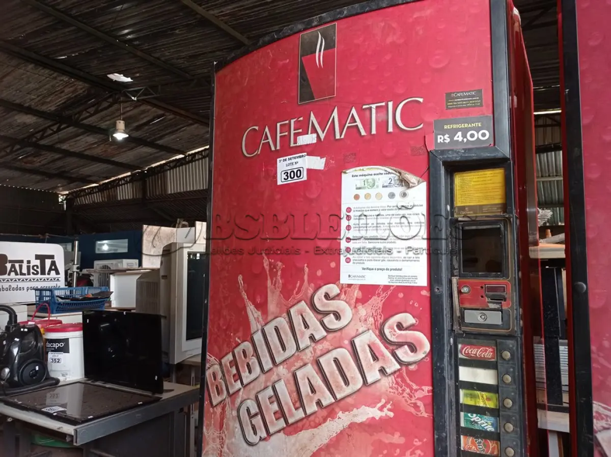 LOTE 300 - 01 MÁQUINA CAFEMATIC BEBIDAS GELADAS COM AVARIAS.  (NO ESTADO) ATENÇÃO! FAZER A VISITAÇÃO ANTES DE ARREMATAR, NÃO SABEMOS SE FUNCIONA. LEILÃO NÃO TEM GARANTIA E NEM DEVOLUÇÃO, SUJEITO A POSSÍVEIS AVARIAS VISÍVEIS/OCULTAS E/OU AUSÊNCIA DE COMPONENTES.