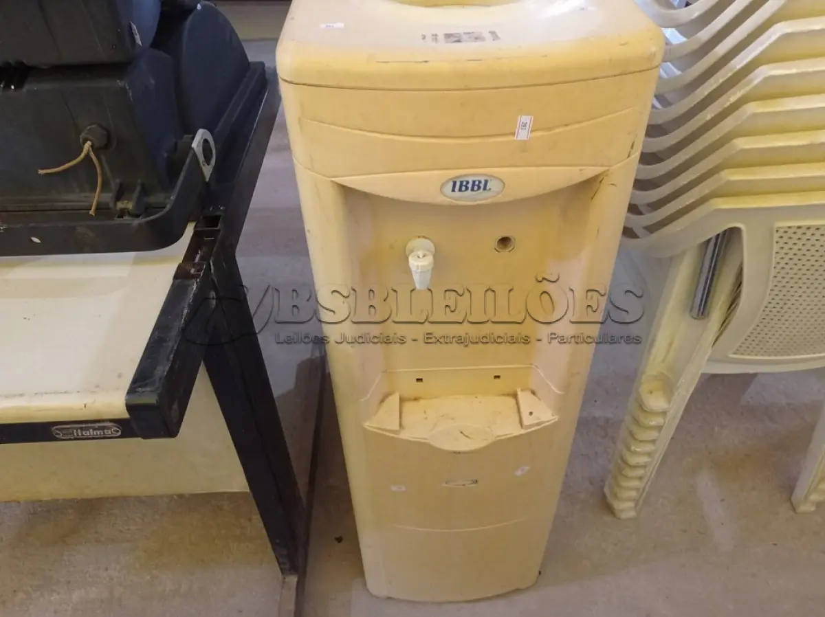 LOTE 486 - 02 BEBEDOUROS PARA GARRAFÃO MARCAS IBBL 127V. (NO ESTADO) ATENÇÃO! FAZER A VISITAÇÃO ANTES DE ARREMATAR, NÃO SABEMOS SE FUNCIONA. LEILÃO NÃO TEM GARANTIA E NEM DEVOLUÇÃO, SUJEITO A POSSÍVEIS AVARIAS VISÍVEIS/OCULTAS E/OU AUSÊNCIA DE COMPONENTES.