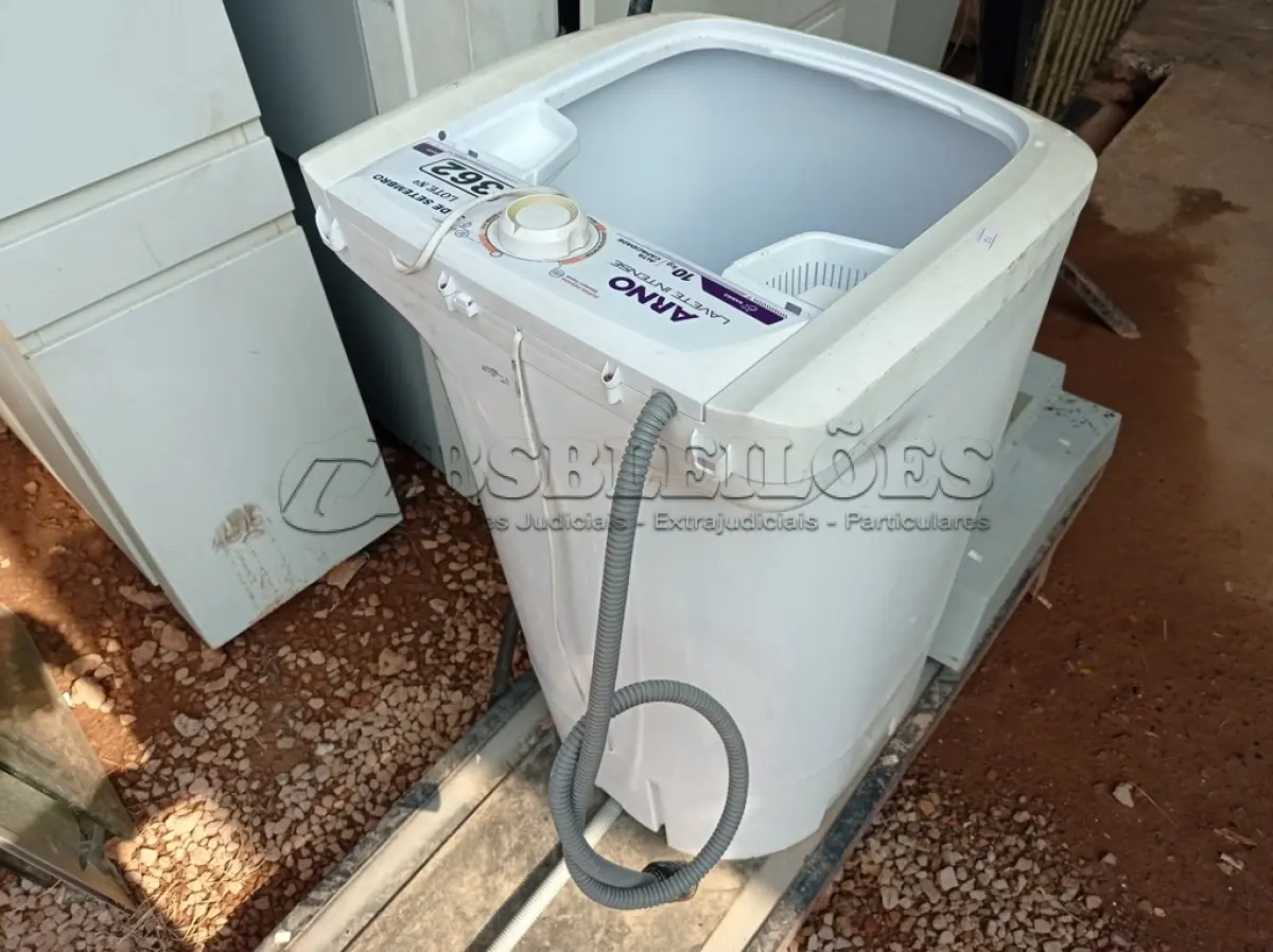 LOTE 362 - 01 ESTEIRA ERGOMÉTRICA E 01 TANQUINHO 220V. (NO ESTADO) ATENÇÃO! FAZER A VISITAÇÃO ANTES DE ARREMATAR, NÃO SABEMOS SE FUNCIONA. LEILÃO NÃO TEM GARANTIA E NEM DEVOLUÇÃO, SUJEITO A POSSÍVEIS AVARIAS VISÍVEIS/OCULTAS E/OU AUSÊNCIA DE COMPONENTES.