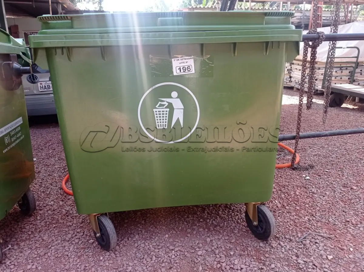 LOTE 196 - 01 CONTAINER HDPE EN840 660LITROS. (NO ESTADO) ATENÇÃO! FAZER A VISITAÇÃO ANTES DE ARREMATAR, NÃO SABEMOS SE FUNCIONA. LEILÃO NÃO TEM GARANTIA E NEM DEVOLUÇÃO, SUJEITO A POSSÍVEIS AVARIAS VISÍVEIS/OCULTAS E/OU AUSÊNCIA DE COMPONENTES.