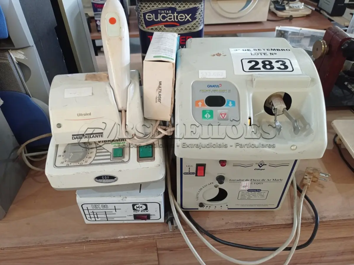 LOTE 283 - 01 GERADOR DE FLUXO, 01 AMALGAMADOR, 01 ULTRALED, 01 VIBRAMAT CAPSULAR, 01 APARELHO PARA PODOLOGIA, 01 TERMÔMETRO DIGITAL E 01 HOT KILN. (NO ESTADO) ATENÇÃO! FAZER A VISITAÇÃO ANTES DE ARREMATAR, NÃO SABEMOS SE FUNCIONA. LEILÃO NÃO TEM GARANTIA E NEM DEVOLUÇÃO, SUJEITO A POSSÍVEIS AVARIAS VISÍVEIS/OCULTAS E/OU AUSÊNCIA DE COMPONENTES.