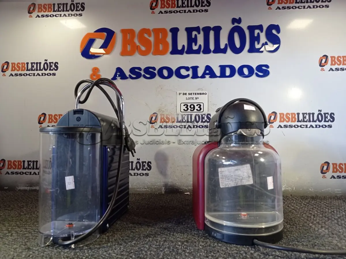 LOTE 393 - 02 CAFETEIRAS MARCAS E MODELOS DIVERSOS. (NO ESTADO) ATENÇÃO! FAZER A VISITAÇÃO ANTES DE ARREMATAR, NÃO SABEMOS SE FUNCIONA. LEILÃO NÃO TEM GARANTIA E NEM DEVOLUÇÃO, SUJEITO A POSSÍVEIS AVARIAS VISÍVEIS/OCULTAS E/OU AUSÊNCIA DE COMPONENTES.