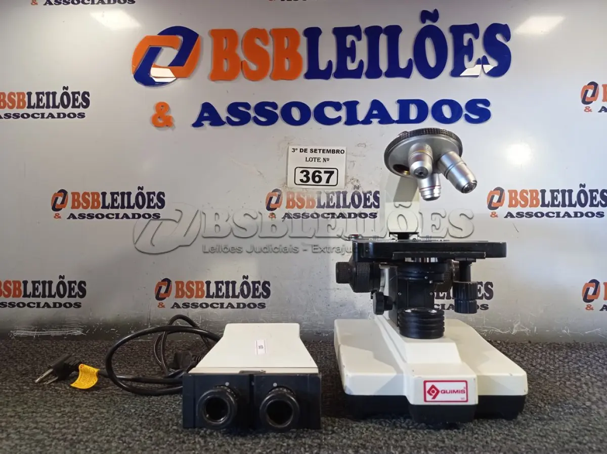 LOTE 367 - 01 MICROSCÓPIO. (NO ESTADO) ATENÇÃO! FAZER A VISITAÇÃO ANTES DE ARREMATAR, NÃO SABEMOS SE FUNCIONA. LEILÃO NÃO TEM GARANTIA E NEM DEVOLUÇÃO, SUJEITO A POSSÍVEIS AVARIAS VISÍVEIS/OCULTAS E/OU AUSÊNCIA DE COMPONENTES.