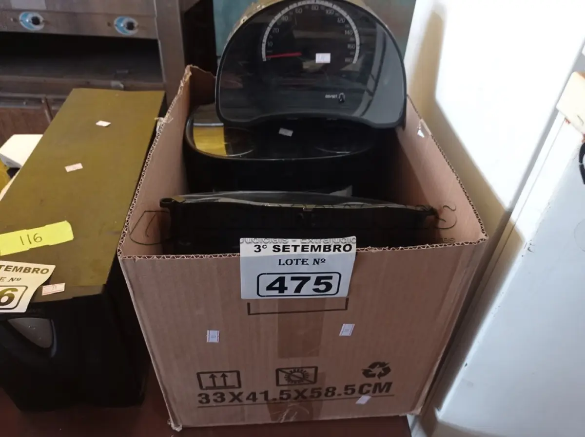 LOTE 475 - 01 LOTE COM VÁRIOS PAINÉIS DE AUTOMÓVEIS MARCAS E MODELOS DIVERSOS. (NO ESTADO) ATENÇÃO! FAZER A VISITAÇÃO ANTES DE ARREMATAR, NÃO SABEMOS SE FUNCIONA. LEILÃO NÃO TEM GARANTIA E NEM DEVOLUÇÃO, SUJEITO A POSSÍVEIS AVARIAS VISÍVEIS/OCULTAS E/OU AUSÊNCIA DE COMPONENTES.