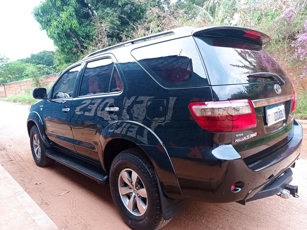 LOTE 527 - 01 I/TOYOTA HILUX SW4 SRV 4X4, ANO 2007, COR PRETA, DIESEL (NO ESTADO)