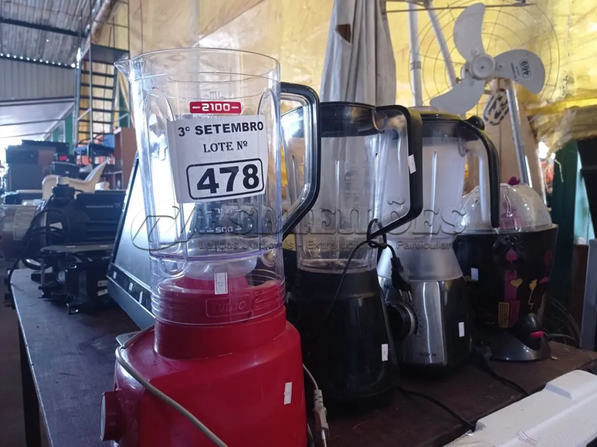 LOTE 478 - 01 PIPOQUEIRA E 03 LIQUIDIFICADORES MARCAS E MODELOS DIVERSOS COM AVARIAS. (NO ESTADO) ATENÇÃO! FAZER A VISITAÇÃO ANTES DE ARREMATAR, NÃO SABEMOS SE FUNCIONA. LEILÃO NÃO TEM GARANTIA E NEM DEVOLUÇÃO, SUJEITO A POSSÍVEIS AVARIAS VISÍVEIS/OCULTAS E/OU AUSÊNCIA DE COMPONENTES.
