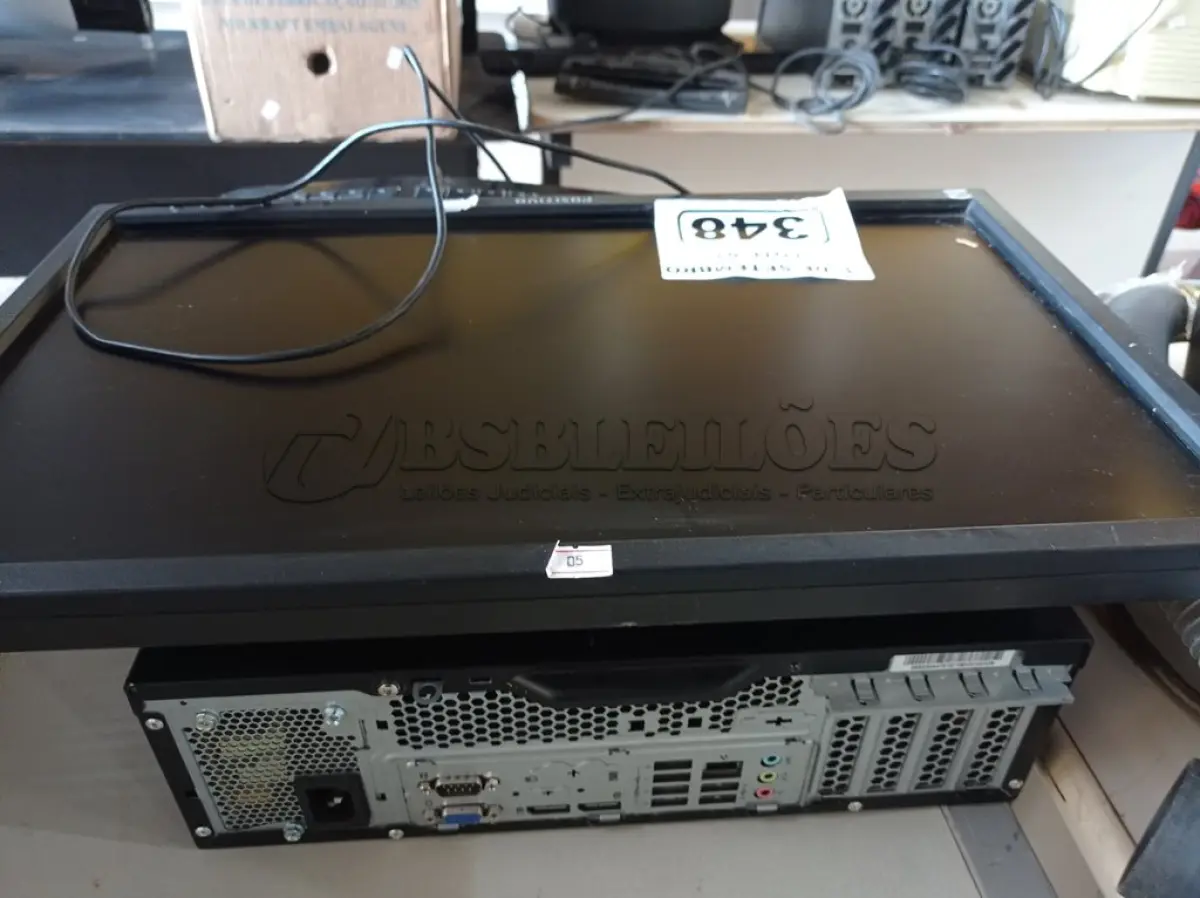 LOTE 348 - 01 CPU, 01 MONITOR E 01 TECLADO. (NO ESTADO) ATENÇÃO! FAZER A VISITAÇÃO ANTES DE ARREMATAR, NÃO SABEMOS SE FUNCIONA. LEILÃO NÃO TEM GARANTIA E NEM DEVOLUÇÃO, SUJEITO A POSSÍVEIS AVARIAS VISÍVEIS/OCULTAS E/OU AUSÊNCIA DE COMPONENTES.