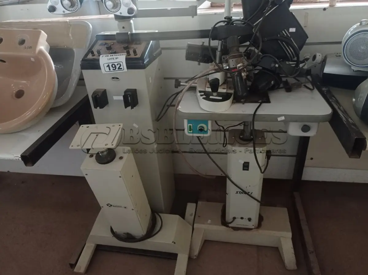 LOTE 192 - 01 APARELHO OFTALMOLÓGICO INCOMPLETO. (NO ESTADO) ATENÇÃO! FAZER A VISITAÇÃO ANTES DE ARREMATAR, NÃO SABEMOS SE FUNCIONA. LEILÃO NÃO TEM GARANTIA E NEM DEVOLUÇÃO, SUJEITO A POSSÍVEIS AVARIAS VISÍVEIS/OCULTAS E/OU AUSÊNCIA DE COMPONENTES.