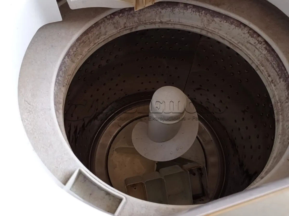 LOTE 335 - 01 MÁQUINA DE LAVAR ROUPAS MARCA BRASTEMP. (NO ESTADO) ATENÇÃO! FAZER A VISITAÇÃO ANTES DE ARREMATAR, NÃO SABEMOS SE FUNCIONA. LEILÃO NÃO TEM GARANTIA E NEM DEVOLUÇÃO, SUJEITO A POSSÍVEIS AVARIAS VISÍVEIS/OCULTAS E/OU AUSÊNCIA DE COMPONENTES.