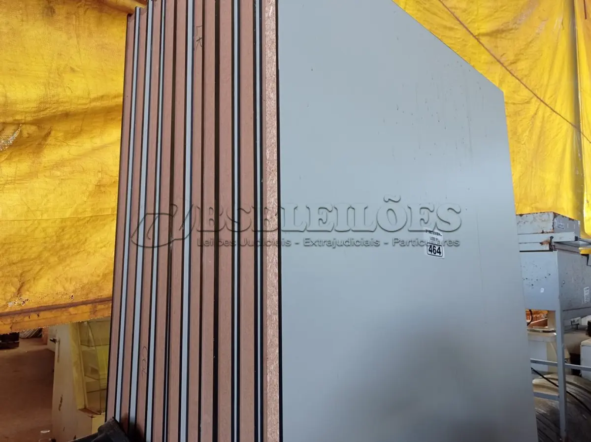 LOTE 464 - 10 PAINÉIS DE DIVISÓRIA 2,14M X 1,20M. (NO ESTADO) ATENÇÃO! FAZER A VISITAÇÃO ANTES DE ARREMATAR, NÃO SABEMOS SE FUNCIONA. LEILÃO NÃO TEM GARANTIA E NEM DEVOLUÇÃO, SUJEITO A POSSÍVEIS AVARIAS VISÍVEIS/OCULTAS E/OU AUSÊNCIA DE COMPONENTES.
