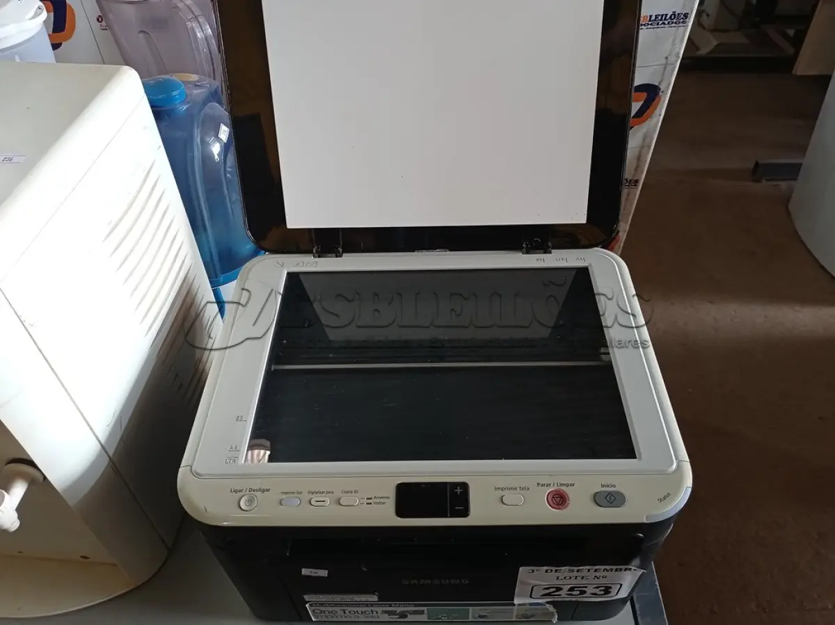 LOTE 253 - 01 IMPRESSORA MULTIFUNCIONAL MARCA SAMSUNG MODELO SCX-3200. (NO ESTADO) ATENÇÃO! FAZER A VISITAÇÃO ANTES DE ARREMATAR, NÃO SABEMOS SE FUNCIONA. LEILÃO NÃO TEM GARANTIA E NEM DEVOLUÇÃO, SUJEITO A POSSÍVEIS AVARIAS VISÍVEIS/OCULTAS E/OU AUSÊNCIA DE COMPONENTES.