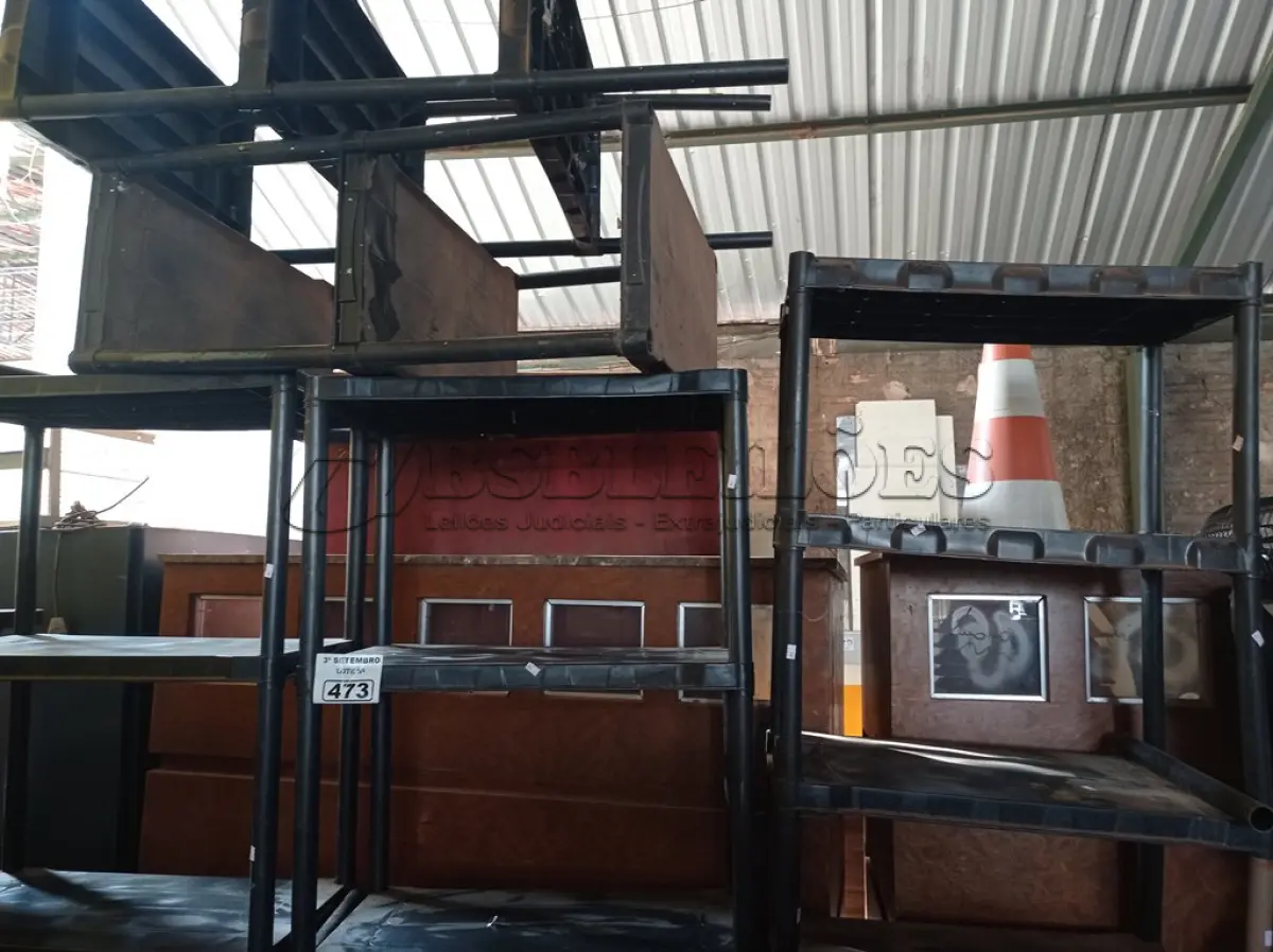 LOTE 473 - 05 ESTANTES DE PLÁSTICO. (NO ESTADO) ATENÇÃO! FAZER A VISITAÇÃO ANTES DE ARREMATAR, NÃO SABEMOS SE FUNCIONA. LEILÃO NÃO TEM GARANTIA E NEM DEVOLUÇÃO, SUJEITO A POSSÍVEIS AVARIAS VISÍVEIS/OCULTAS E/OU AUSÊNCIA DE COMPONENTES.