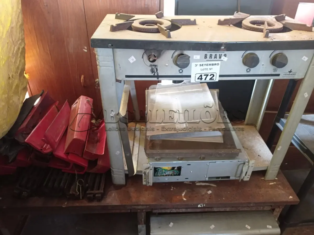 LOTE 472 - 01 SUCATA DE SHAR BROILER, 01 BANCADA BAIXA DE FERRO, 01 NOBREAK PARA RACK E 01 FOGÃO INDUSTRIAL 02 BOCAS. (NO ESTADO) ATENÇÃO! FAZER A VISITAÇÃO ANTES DE ARREMATAR, NÃO SABEMOS SE FUNCIONA. LEILÃO NÃO TEM GARANTIA E NEM DEVOLUÇÃO, SUJEITO A POSSÍVEIS AVARIAS VISÍVEIS/OCULTAS E/OU AUSÊNCIA DE COMPONENTES.