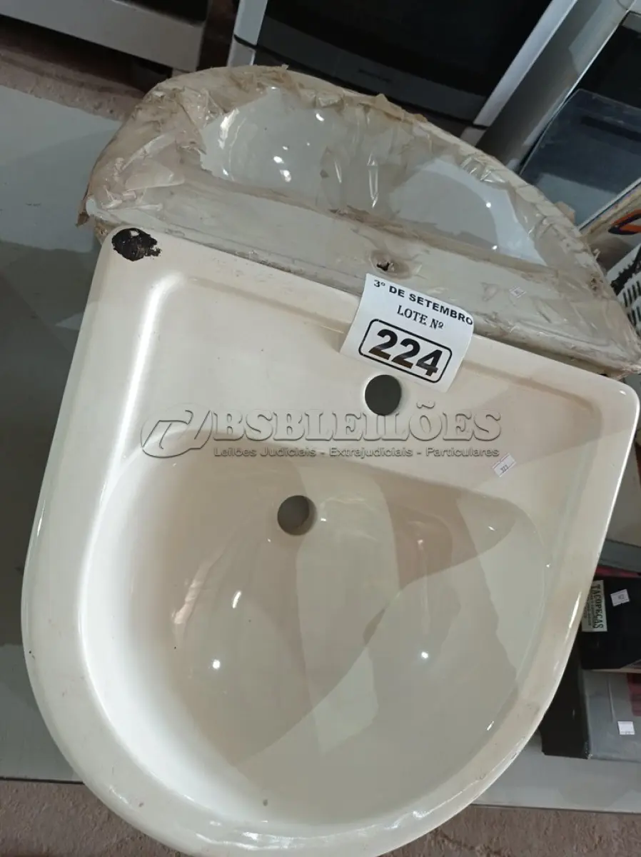 LOTE 224 - 02 CUBAS MARCAS E MODELOS DIVERSOS. (NO ESTADO) ATENÇÃO! FAZER A VISITAÇÃO ANTES DE ARREMATAR, NÃO SABEMOS SE FUNCIONA. LEILÃO NÃO TEM GARANTIA E NEM DEVOLUÇÃO, SUJEITO A POSSÍVEIS AVARIAS VISÍVEIS/OCULTAS E/OU AUSÊNCIA DE COMPONENTES.