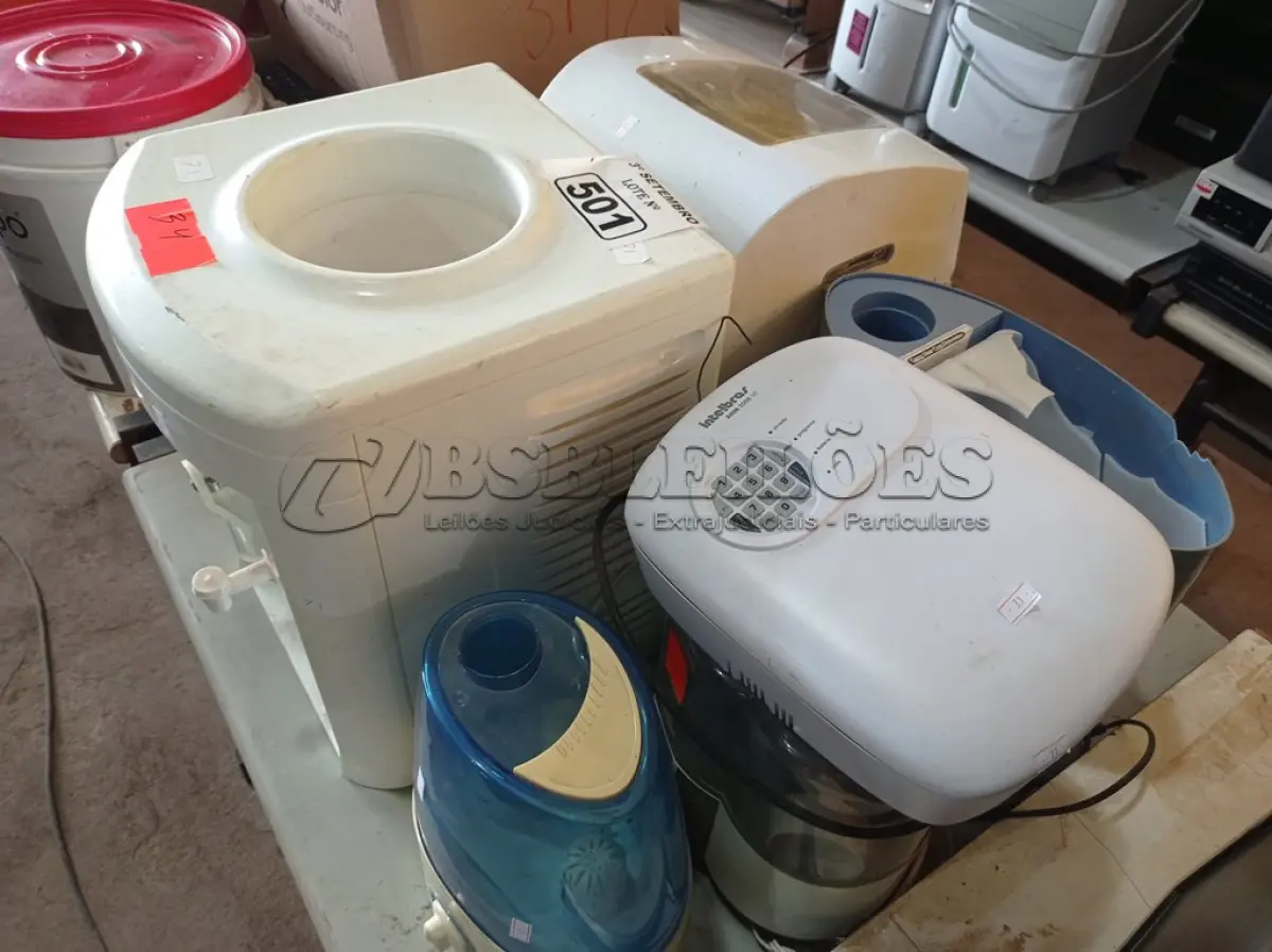 LOTE 501 - 01 CENTRAL DE ALARME INCOMPLETA, 03 UMIDIFICADORES, 01 BEBEDOURO PARA GARRAFÃO E 02 DISPENSE PARA PAPEL MARCAS E MODELOS DIVERSOS. (NO ESTADO) ATENÇÃO! FAZER A VISITAÇÃO ANTES DE ARREMATAR, NÃO SABEMOS SE FUNCIONA. LEILÃO NÃO TEM GARANTIA E NEM DEVOLUÇÃO, SUJEITO A POSSÍVEIS AVARIAS VISÍVEIS/OCULTAS E/OU AUSÊNCIA DE COMPONENTES.