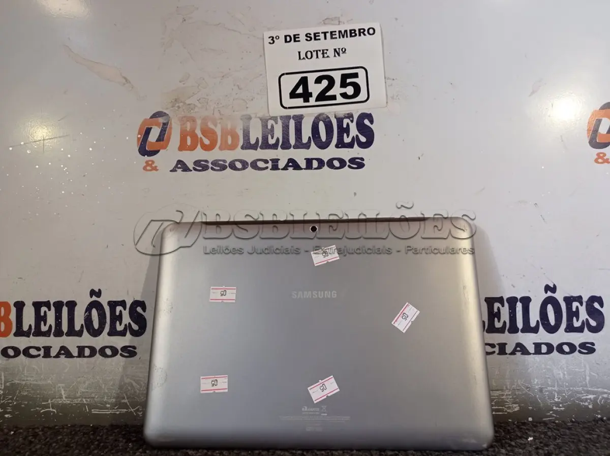 LOTE 425 - 01 TABLET SAMSUNG TAB2 10.1 COM CABO. (NO ESTADO) ATENÇÃO! FAZER A VISITAÇÃO ANTES DE ARREMATAR, NÃO SABEMOS SE FUNCIONA. LEILÃO NÃO TEM GARANTIA E NEM DEVOLUÇÃO, SUJEITO A POSSÍVEIS AVARIAS VISÍVEIS/OCULTAS E/OU AUSÊNCIA DE COMPONENTES.