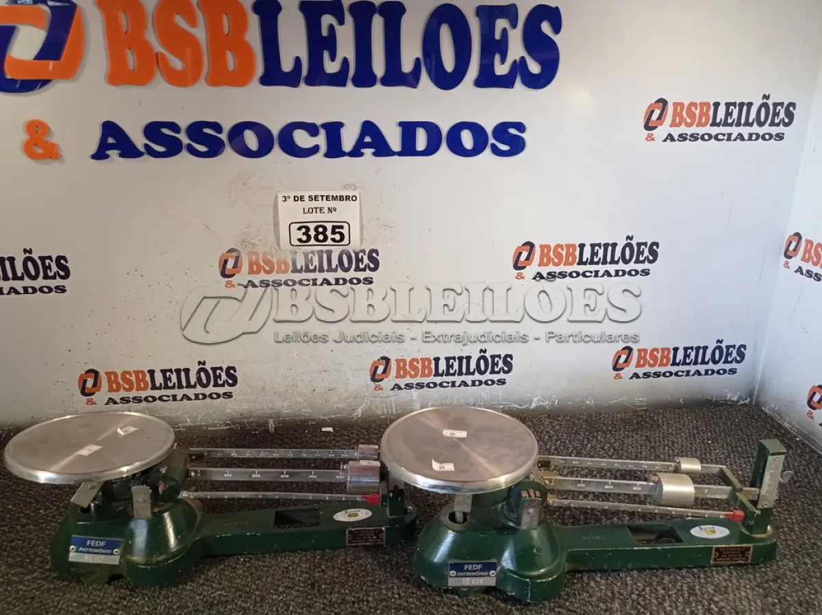 LOTE 385 - 02 BALANÇAS ANALÓGICAS. (NO ESTADO) ATENÇÃO! FAZER A VISITAÇÃO ANTES DE ARREMATAR, NÃO SABEMOS SE FUNCIONA. LEILÃO NÃO TEM GARANTIA E NEM DEVOLUÇÃO, SUJEITO A POSSÍVEIS AVARIAS VISÍVEIS/OCULTAS E/OU AUSÊNCIA DE COMPONENTES.