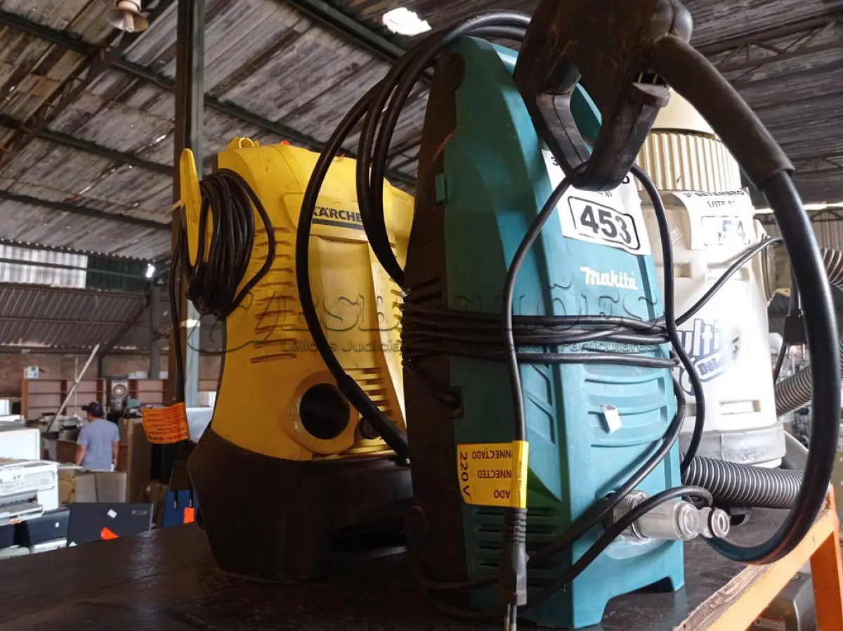 LOTE 453 - 02 LAVADORAS DE ALTA PRESSÃO MARCAS E MODELOS DIVERSOS. (NO ESTADO) ATENÇÃO! FAZER A VISITAÇÃO ANTES DE ARREMATAR, NÃO SABEMOS SE FUNCIONA. LEILÃO NÃO TEM GARANTIA E NEM DEVOLUÇÃO, SUJEITO A POSSÍVEIS AVARIAS VISÍVEIS/OCULTAS E/OU AUSÊNCIA DE COMPONENTES.