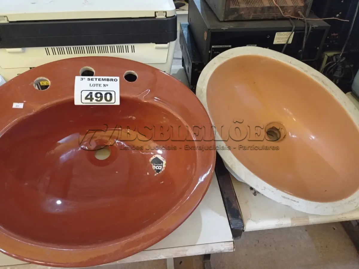 LOTE 490 - 02 CUBAS MARCAS E MODELOS DIVERSOS. (NO ESTADO) ATENÇÃO! FAZER A VISITAÇÃO ANTES DE ARREMATAR, NÃO SABEMOS SE FUNCIONA. LEILÃO NÃO TEM GARANTIA E NEM DEVOLUÇÃO, SUJEITO A POSSÍVEIS AVARIAS VISÍVEIS/OCULTAS E/OU AUSÊNCIA DE COMPONENTES.