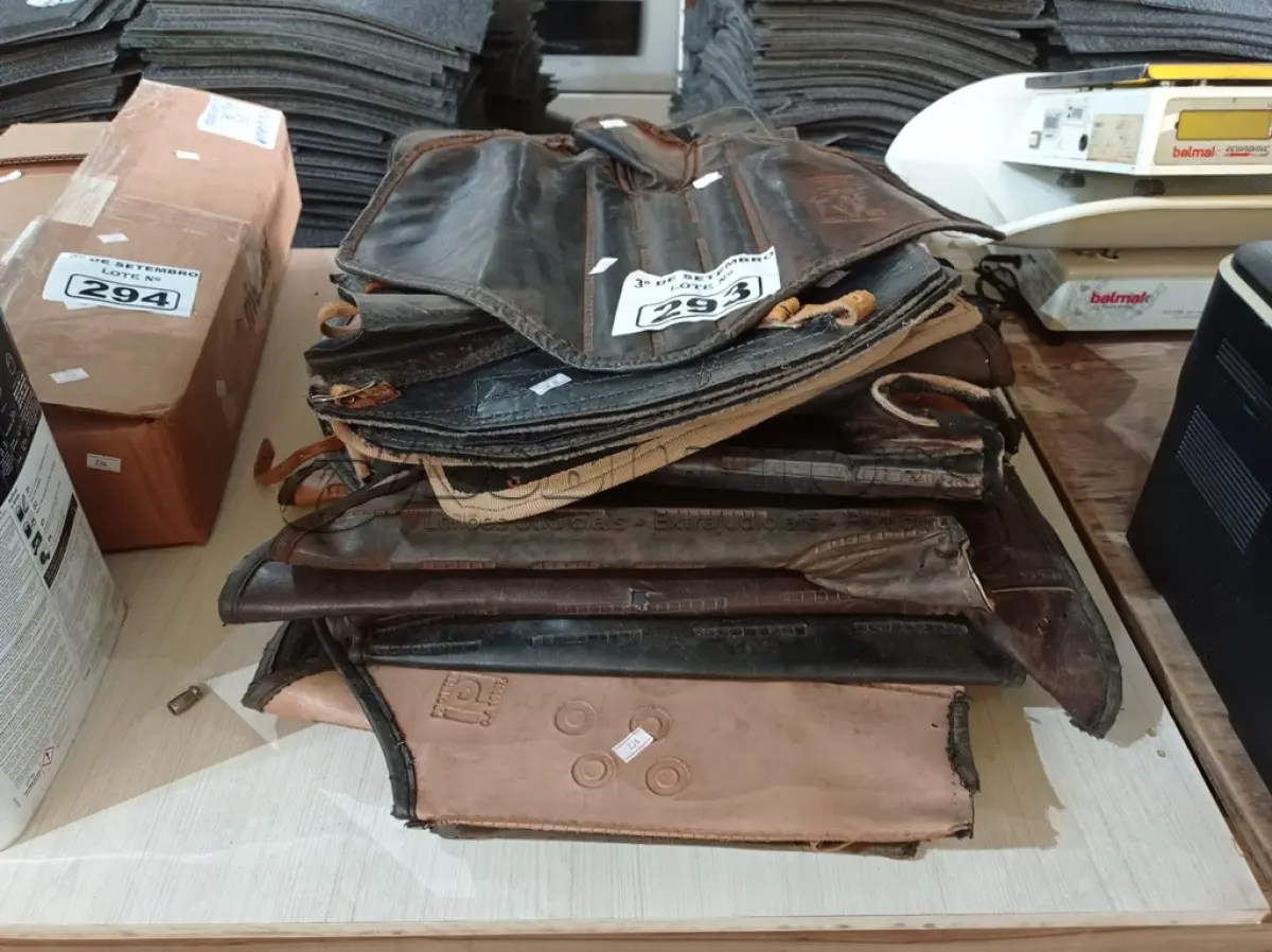 LOTE 293 - 01 LOTE COM VÁRIOS PROTETORES DE CANELA. (NO ESTADO) ATENÇÃO! FAZER A VISITAÇÃO ANTES DE ARREMATAR, NÃO SABEMOS SE FUNCIONA. LEILÃO NÃO TEM GARANTIA E NEM DEVOLUÇÃO, SUJEITO A POSSÍVEIS AVARIAS VISÍVEIS/OCULTAS E/OU AUSÊNCIA DE COMPONENTES.