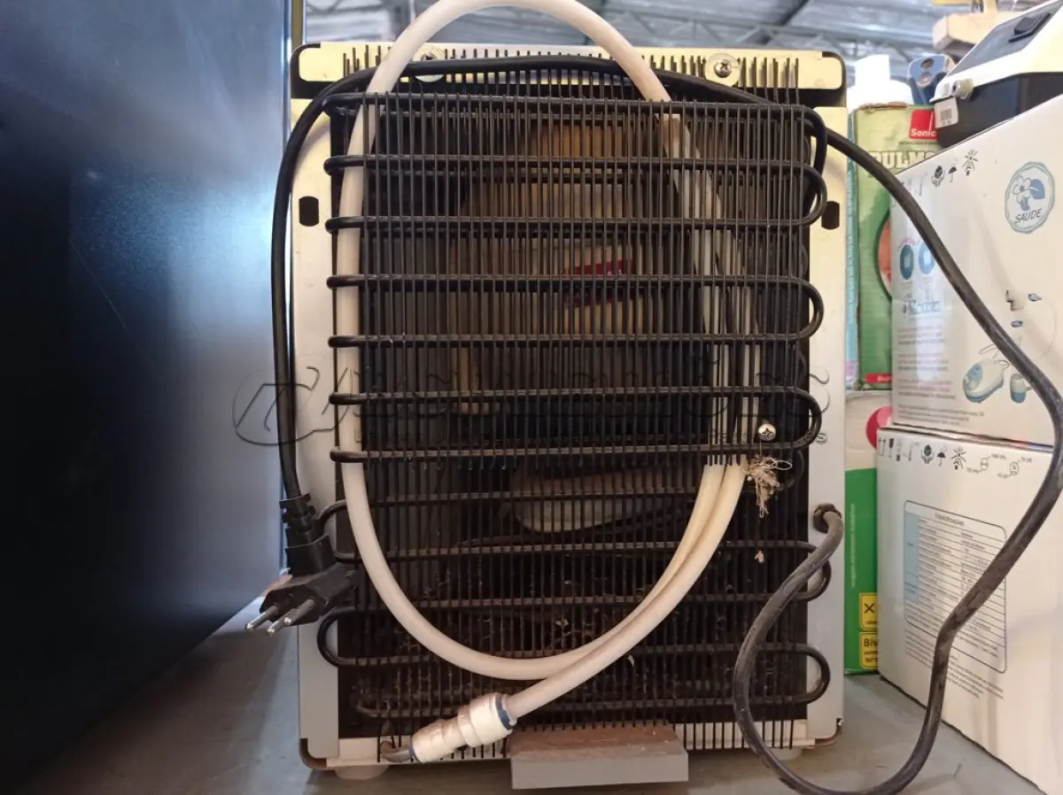 LOTE 315 - 01 PURIFICADOR DE ÁGUA MARCA SOFT 220V. (NO ESTADO) ATENÇÃO! FAZER A VISITAÇÃO ANTES DE ARREMATAR, NÃO SABEMOS SE FUNCIONA. LEILÃO NÃO TEM GARANTIA E NEM DEVOLUÇÃO, SUJEITO A POSSÍVEIS AVARIAS VISÍVEIS/OCULTAS E/OU AUSÊNCIA DE COMPONENTES.