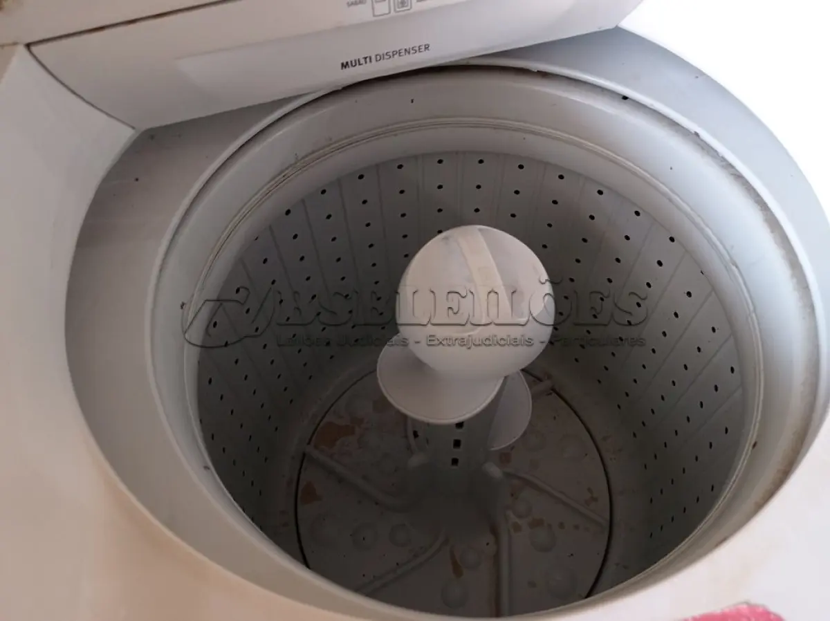 LOTE 332 - 01 MÁQUINA DE LAVAR ROUPAS MARCA ELECTROLUX CAPACIDADE 9KG 220V. (NO ESTADO) ATENÇÃO! FAZER A VISITAÇÃO ANTES DE ARREMATAR, NÃO SABEMOS SE FUNCIONA. LEILÃO NÃO TEM GARANTIA E NEM DEVOLUÇÃO, SUJEITO A POSSÍVEIS AVARIAS VISÍVEIS/OCULTAS E/OU AUSÊNCIA DE COMPONENTES.