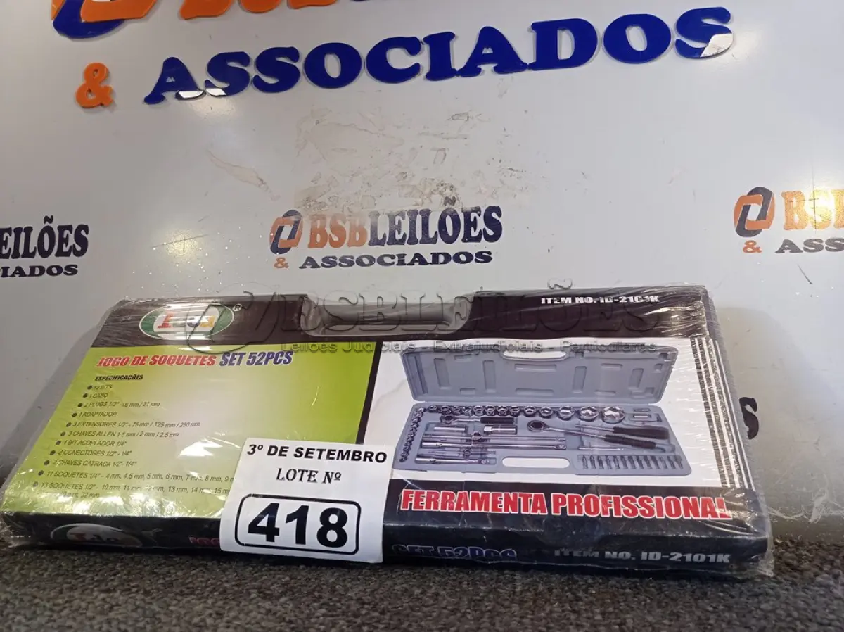 LOTE 418 - 01 JOGO DE SOQUETES SET 52 PEÇAS. (NO ESTADO) ATENÇÃO! FAZER A VISITAÇÃO ANTES DE ARREMATAR, NÃO SABEMOS SE FUNCIONA. LEILÃO NÃO TEM GARANTIA E NEM DEVOLUÇÃO, SUJEITO A POSSÍVEIS AVARIAS VISÍVEIS/OCULTAS E/OU AUSÊNCIA DE COMPONENTES.