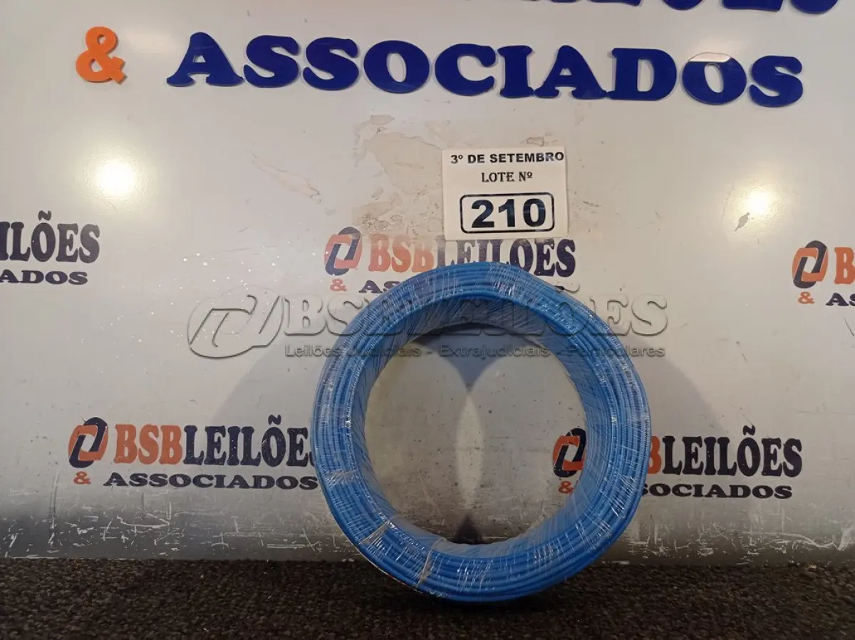 LOTE 210 - 01 ROLO DE CABO FLEXÍVEL 100M, 2,5MM NA COR AZUL. (NO ESTADO) ATENÇÃO! FAZER A VISITAÇÃO ANTES DE ARREMATAR, NÃO SABEMOS SE FUNCIONA. LEILÃO NÃO TEM GARANTIA E NEM DEVOLUÇÃO, SUJEITO A POSSÍVEIS AVARIAS VISÍVEIS/OCULTAS E/OU AUSÊNCIA DE COMPONENTES.