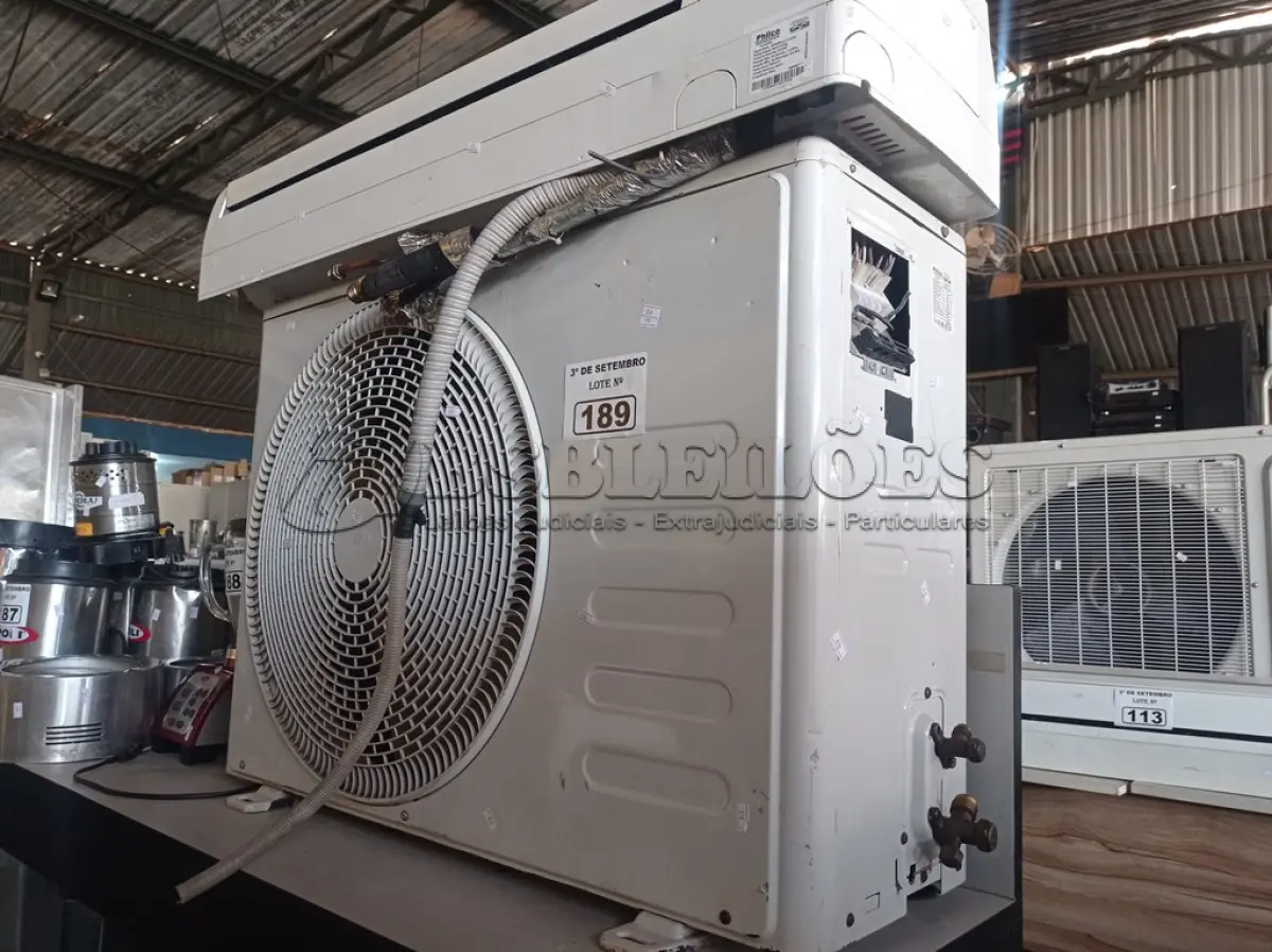 LOTE 189 - 01 AR-CONDICIONADO MARCA PHILCO 24000BTU. (NO ESTADO) ATENÇÃO! FAZER A VISITAÇÃO ANTES DE ARREMATAR, NÃO SABEMOS SE FUNCIONA. LEILÃO NÃO TEM GARANTIA E NEM DEVOLUÇÃO, SUJEITO A POSSÍVEIS AVARIAS VISÍVEIS/OCULTAS E/OU AUSÊNCIA DE COMPONENTES.