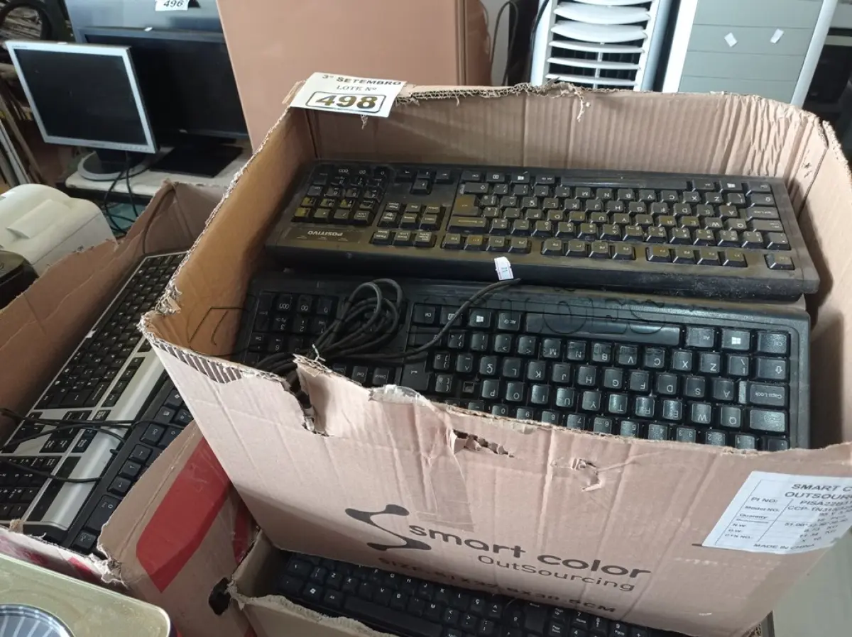 LOTE 498 - 01 LOTE COM GRANDE QUANTIDADE DE TECLADOS PARA PC MARCAS E MODELOS DIVERSOS. (NO ESTADO) ATENÇÃO! FAZER A VISITAÇÃO ANTES DE ARREMATAR, NÃO SABEMOS SE FUNCIONA. LEILÃO NÃO TEM GARANTIA E NEM DEVOLUÇÃO, SUJEITO A POSSÍVEIS AVARIAS VISÍVEIS/OCULTAS E/OU AUSÊNCIA DE COMPONENTES.