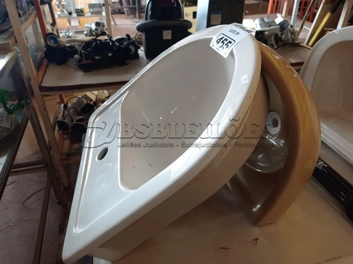 LOTE 455 - 02 CUBAS MARCAS E MODELOS DIVERSOS. (NO ESTADO) ATENÇÃO! FAZER A VISITAÇÃO ANTES DE ARREMATAR, NÃO SABEMOS SE FUNCIONA. LEILÃO NÃO TEM GARANTIA E NEM DEVOLUÇÃO, SUJEITO A POSSÍVEIS AVARIAS VISÍVEIS/OCULTAS E/OU AUSÊNCIA DE COMPONENTES.